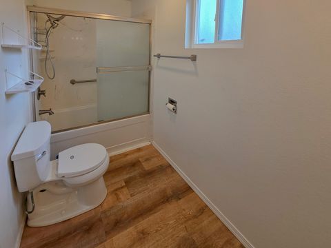 Tiny photo for 512 Pine Street, Rogue River, OR 97537 (MLS # 220213359)