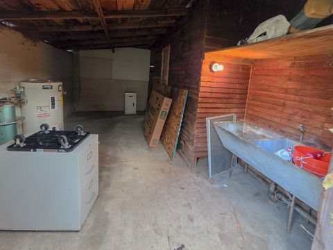 Tiny photo for 512 Pine Street, Rogue River, OR 97537 (MLS # 220213359)