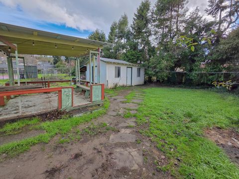 Tiny photo for 512 Pine Street, Rogue River, OR 97537 (MLS # 220213359)