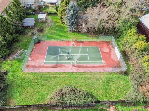 Tiny photo for 512 Pine Street, Rogue River, OR 97537 (MLS # 220213359)