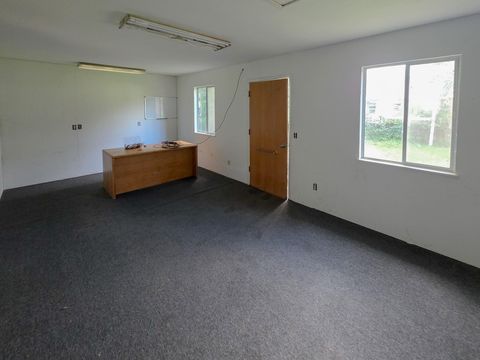 Tiny photo for 512 Pine Street, Rogue River, OR 97537 (MLS # 220213359)