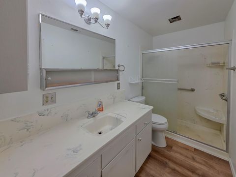 Tiny photo for 512 Pine Street, Rogue River, OR 97537 (MLS # 220213359)