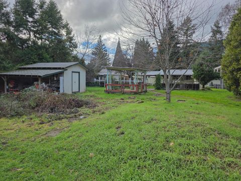 Tiny photo for 512 Pine Street, Rogue River, OR 97537 (MLS # 220213359)