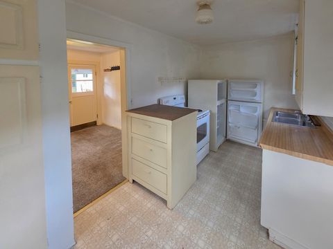 Tiny photo for 512 Pine Street, Rogue River, OR 97537 (MLS # 220213359)