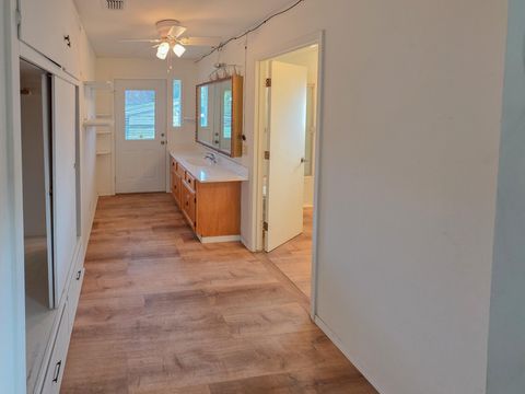 Tiny photo for 512 Pine Street, Rogue River, OR 97537 (MLS # 220213359)