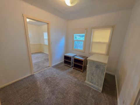 Tiny photo for 512 Pine Street, Rogue River, OR 97537 (MLS # 220213359)