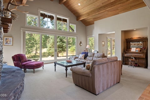 Tiny photo for 17094 Lady Caroline Drive, Sisters, OR 97759 (MLS # 220228137)