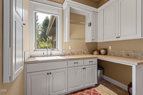 Tiny photo for 17094 Lady Caroline Drive, Sisters, OR 97759 (MLS # 220228137)