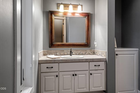 Tiny photo for 17094 Lady Caroline Drive, Sisters, OR 97759 (MLS # 220228137)