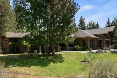 Tiny photo for 17094 Lady Caroline Drive, Sisters, OR 97759 (MLS # 220228137)