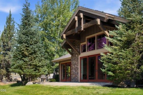 Tiny photo for 17094 Lady Caroline Drive, Sisters, OR 97759 (MLS # 220228137)