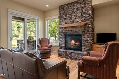 Tiny photo for 17094 Lady Caroline Drive, Sisters, OR 97759 (MLS # 220228137)