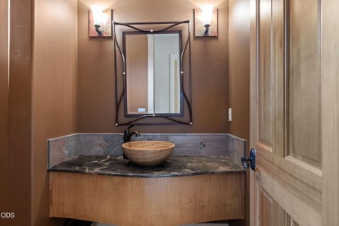 Tiny photo for 17094 Lady Caroline Drive, Sisters, OR 97759 (MLS # 220228137)