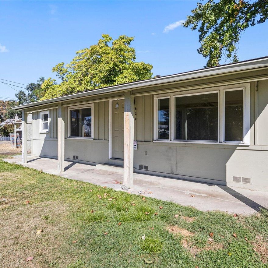 GREAT investment opportunity, or with a little TLC, a first time home buyer's dream! 864 square foot cottage conveniently located and full of potential! Situated on a nice size lot, there is even plenty of room for a garden!