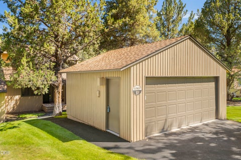 Tiny photo for 6969 Robin Court, Redmond, OR 97756 (MLS # 220223127)
