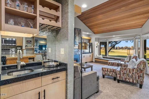 Tiny photo for 6969 Robin Court, Redmond, OR 97756 (MLS # 220223127)