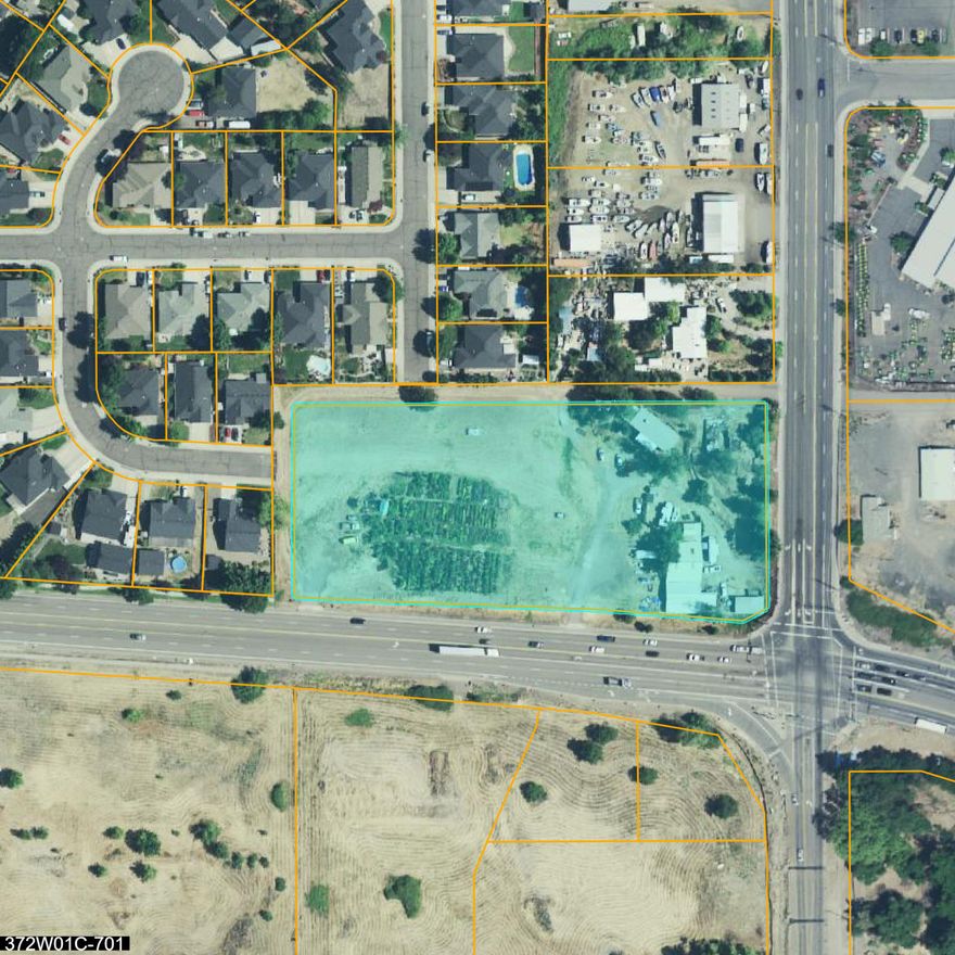 2.45 AC is available on this High Profile Corner. .75 ac is in escrow and is scheduled for development.  Zoning is C-5 and annexed into Central Point City Limits. 5 Minutes to Medford International Airport and I-5 freeway. City would like to see a small shopping center next to Central Point East neighborhood. Buyer to do their own due diligence with City of Central Point.
The propertyThe city is presently on a well and septic. A manufactured home and 1800 sq ft barn are on the property.
