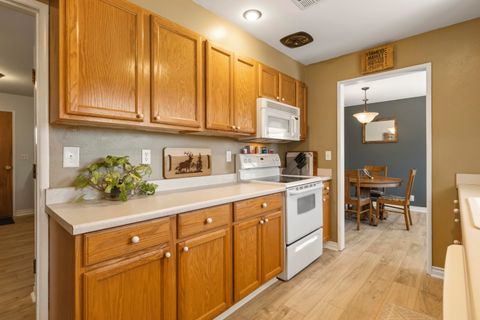 Tiny photo for 10553 Wright Avenue, Klamath Falls, OR 97603 (MLS # 220217142)