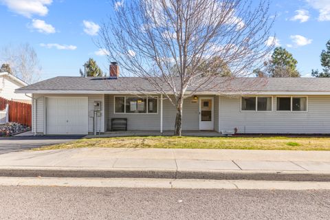 Photo of 10553 Wright Avenue, Klamath Falls, OR 97603 (MLS # 220217142)