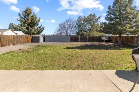 Tiny photo for 10553 Wright Avenue, Klamath Falls, OR 97603 (MLS # 220217142)