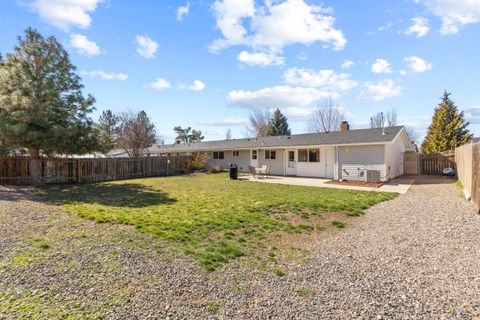 Tiny photo for 10553 Wright Avenue, Klamath Falls, OR 97603 (MLS # 220217142)