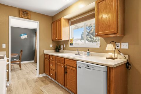 Tiny photo for 10553 Wright Avenue, Klamath Falls, OR 97603 (MLS # 220217142)