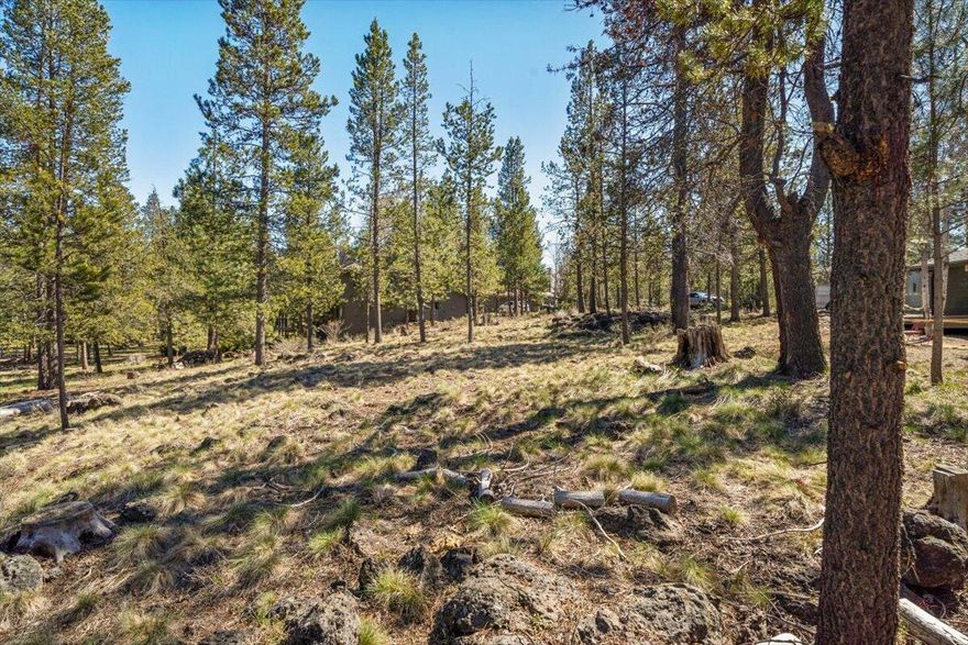 Nestled in Sunriver's resort community you will find this rare .25 +/- acre lot ready to build your dream home! Located at the end of a cul-de-sac with utilities close by, imagine building brand new exactly how you have imagined. This lot is lightly sloped with common space at the rear. Enjoy all the amenities Sunriver has to offer while being close to Bend!