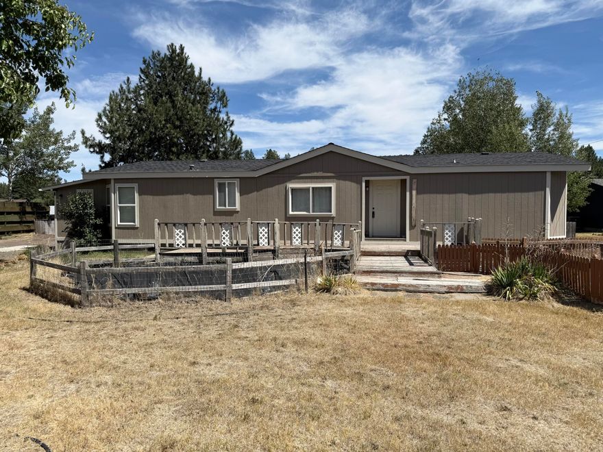 3 bedroom, 2 bathroom (& bonus flex area) 1,539 sqft manufactured home on .89 acres with .87 acres of Arnold irrigation. Wonderful opportunity for homesteaders looking to grow their own food. Perfect amount of outdoor space for gardens, animals, and even horses! Fenced back yard, in ground sprinklers, and fenced pasture. 609 sq. ft. shop and garden shed. Roomy enough for RV and toys. Half an hour drive to Mount Bachelor, 15 minutes to Sunriver. Home does need a little TLC but is move in ready. All information provided is deemed reliable but is not guaranteed and should be independently verified. Buyer is advised to independently verify the accuracy of all information, including but not limited to square footage, permits, zoning, and any other property details or information of concern. The listing agent and brokerage make no warranties or representations regarding the property's condition, zoning, or compliance with applicable codes or permits.
Home being sold as-is. Bring offers!