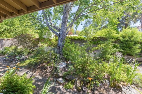 Tiny photo for 1325 NW Lawnridge Avenue, Grants Pass, OR 97526 (MLS # 220222893)
