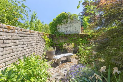 Tiny photo for 1325 NW Lawnridge Avenue, Grants Pass, OR 97526 (MLS # 220222893)