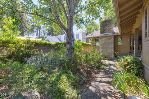 Tiny photo for 1325 NW Lawnridge Avenue, Grants Pass, OR 97526 (MLS # 220222893)