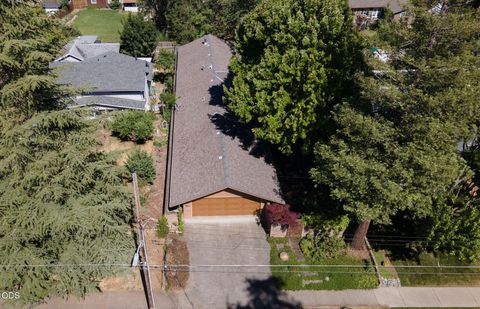 Tiny photo for 1325 NW Lawnridge Avenue, Grants Pass, OR 97526 (MLS # 220222893)