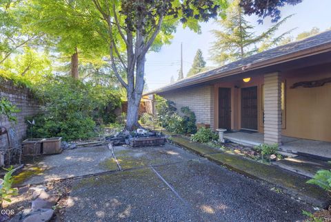 Tiny photo for 1325 NW Lawnridge Avenue, Grants Pass, OR 97526 (MLS # 220222893)