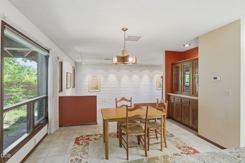Tiny photo for 1325 NW Lawnridge Avenue, Grants Pass, OR 97526 (MLS # 220222893)