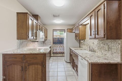 Tiny photo for 1325 NW Lawnridge Avenue, Grants Pass, OR 97526 (MLS # 220222893)