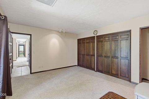 Tiny photo for 1325 NW Lawnridge Avenue, Grants Pass, OR 97526 (MLS # 220222893)