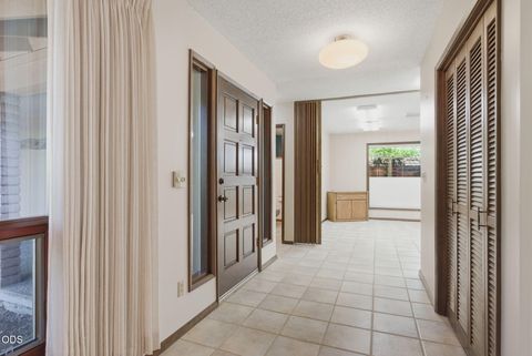 Tiny photo for 1325 NW Lawnridge Avenue, Grants Pass, OR 97526 (MLS # 220222893)