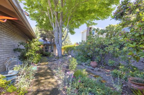 Tiny photo for 1325 NW Lawnridge Avenue, Grants Pass, OR 97526 (MLS # 220222893)