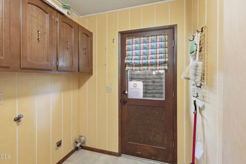Tiny photo for 1325 NW Lawnridge Avenue, Grants Pass, OR 97526 (MLS # 220222893)