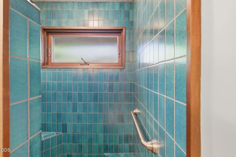 Tiny photo for 1325 NW Lawnridge Avenue, Grants Pass, OR 97526 (MLS # 220222893)