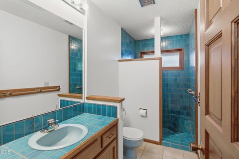 Tiny photo for 1325 NW Lawnridge Avenue, Grants Pass, OR 97526 (MLS # 220222893)