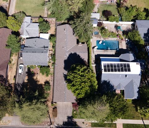 Tiny photo for 1325 NW Lawnridge Avenue, Grants Pass, OR 97526 (MLS # 220222893)
