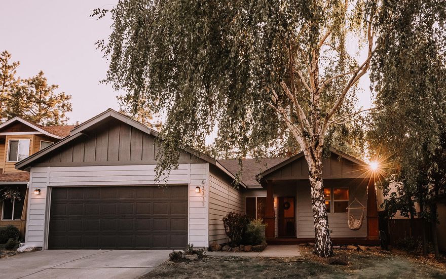 Charming remodeled home in NW Bend. Close to Downtown, new Northpointe Elementary School, Riley Ranch trail system. Single level updated contemporary
interior design, new interior and exterior paint. Nice quiet tree lined street with mature landscaping. New water heater, master bath tub, range and microwave.
Hope is absolutely turn key.