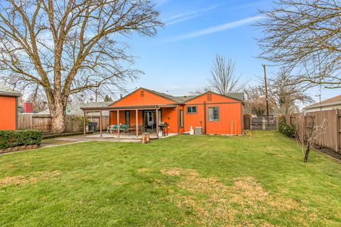 Tiny photo for 925 Winchester Avenue, Medford, OR 97501 (MLS # 220213582)