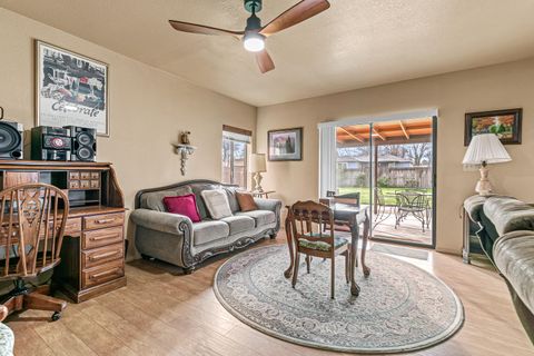 Tiny photo for 925 Winchester Avenue, Medford, OR 97501 (MLS # 220213582)