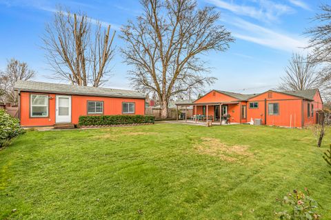 Tiny photo for 925 Winchester Avenue, Medford, OR 97501 (MLS # 220213582)