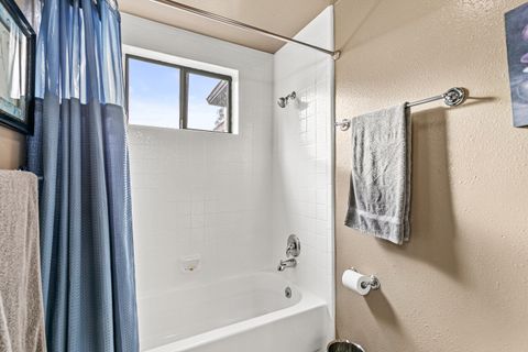 Tiny photo for 925 Winchester Avenue, Medford, OR 97501 (MLS # 220213582)