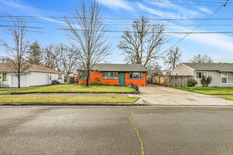 Tiny photo for 925 Winchester Avenue, Medford, OR 97501 (MLS # 220213582)