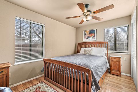 Tiny photo for 925 Winchester Avenue, Medford, OR 97501 (MLS # 220213582)