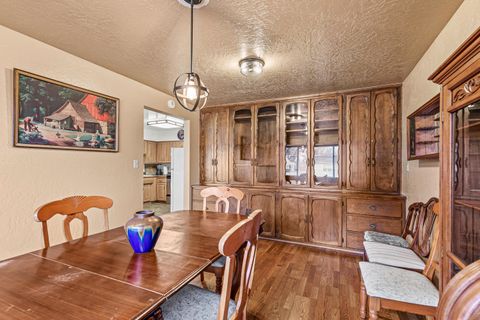 Tiny photo for 925 Winchester Avenue, Medford, OR 97501 (MLS # 220213582)